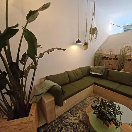 75m2 Indoor Glamping Scheveningen * Гаага