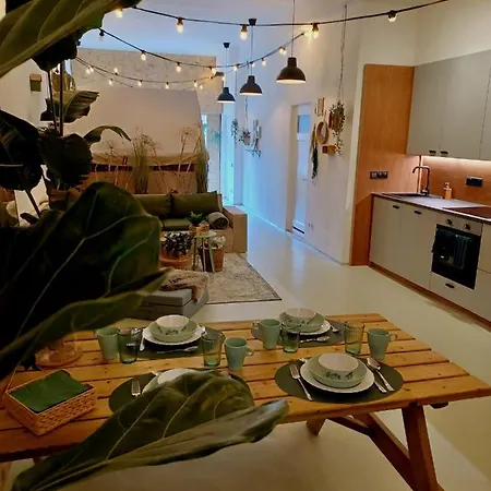 75m2 Indoor Glamping Scheveningen Апартаменты