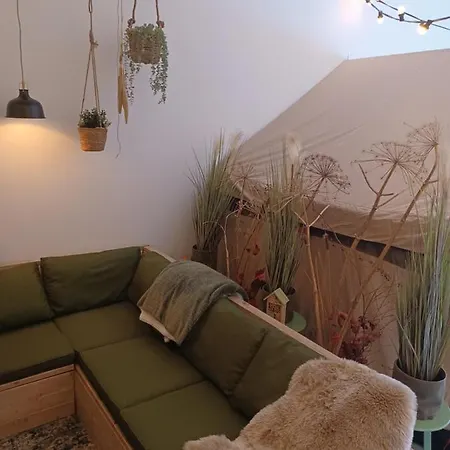 75m2 Indoor Glamping Scheveningen * Гаага