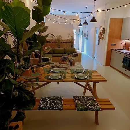 75m2 Indoor Glamping Scheveningen Апартаменты *
