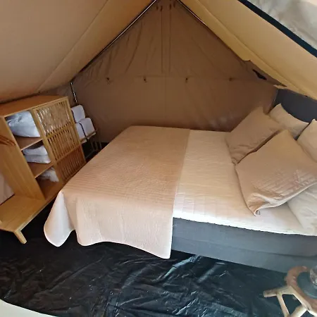 75m2 Indoor Glamping Scheveningen Апартаменты *