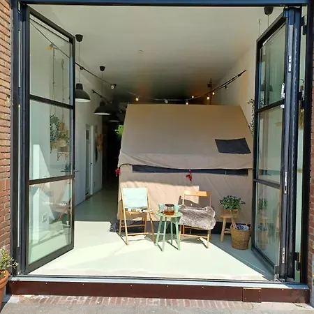 75m2 Indoor Glamping Scheveningen Апартаменты *